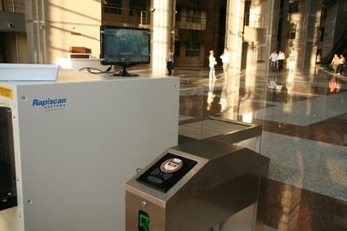 İstanbul Adalet Sarayı Girişlerine Konulan Turnikeler Ve Otopark İle İlgili Meslektaşlarımıza Duyuru

