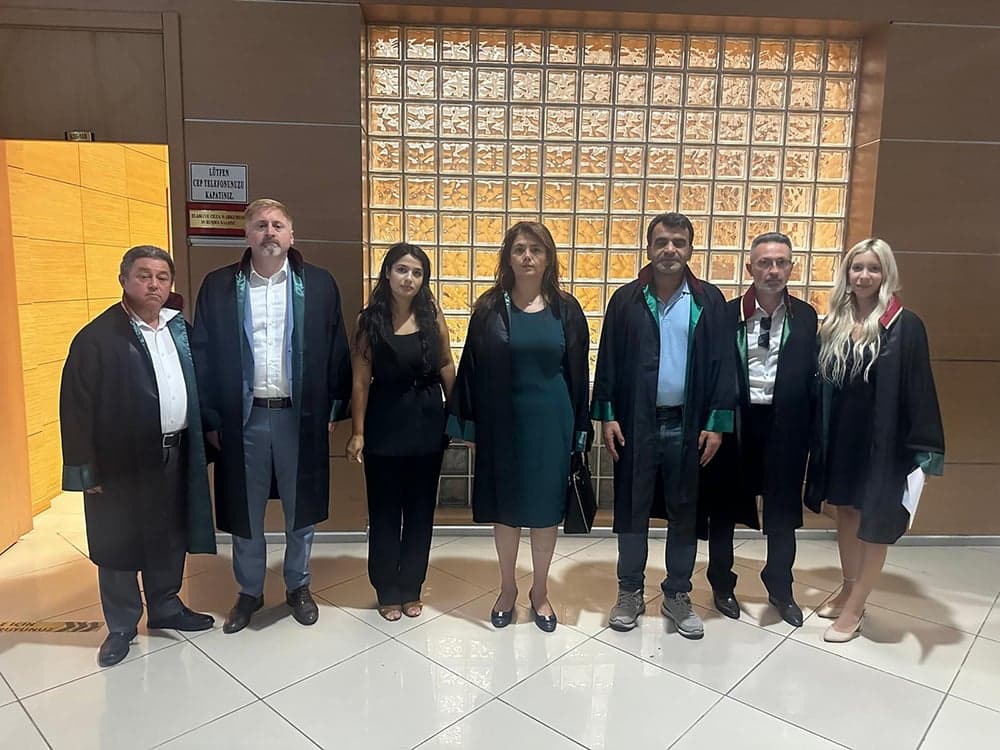  Şanlıurfa Barosu Üyesi Meslektaşımız Av.Sibel Öncel Sağır’ın Müşteki Olduğu Davada İlk Duruşma Görüldü