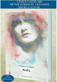 Münir Göker Kitaplarını İmzalıyor

