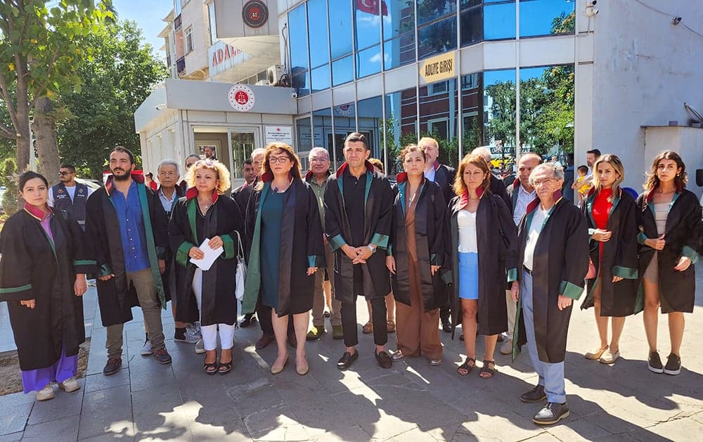 İstanbul Barosu 17 Ağustos'ta Büyükçekmece Adliyesi Önündeydi