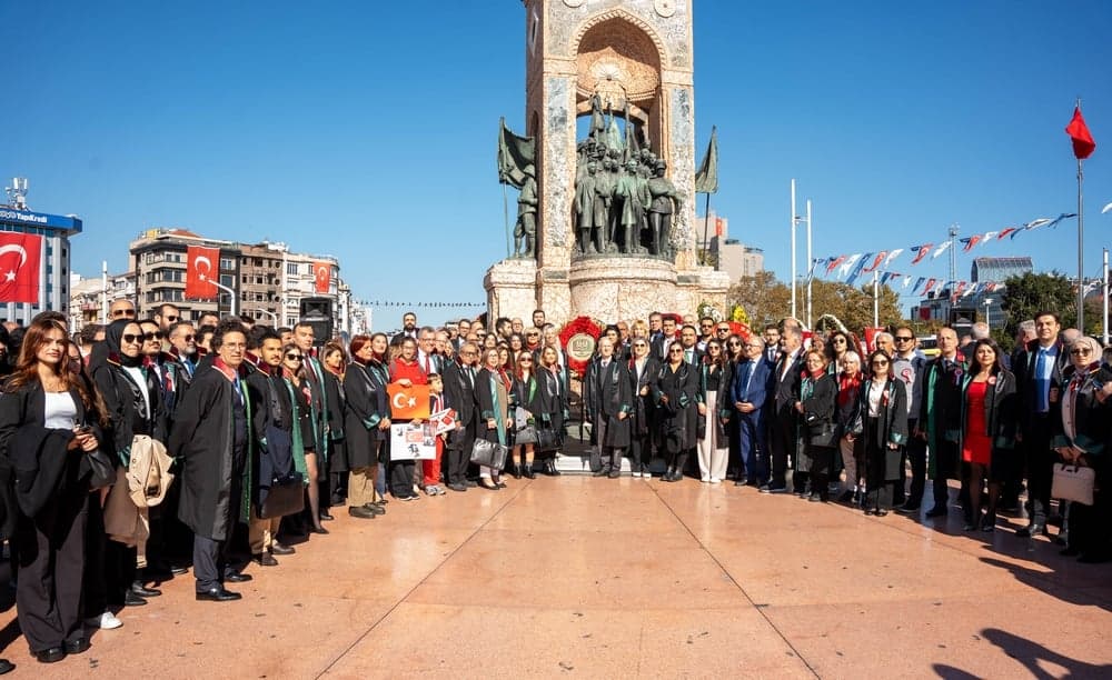 İstanbul Barosu Başkanı Av. Prof. Dr. İbrahim Kaboğlu ve Yönetim Kurulu Üyeleri 29 Ekim Cumhuriyet Bayramı Törenine Katıldı