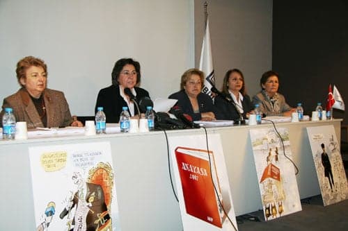 Kadın Kuruluşları: “Anayasa Değişikliği 
Girişimi Durdurulmalıdır”
