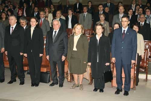 Kolcuoğlu: “Bugün Dünyada Ve Türkiye’De 
Ciddi Bir Hukuk Bunalımı Yaşanmaktadır”