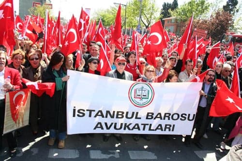 Çağlayan’Da Çağlayan Halk:“Ne Darbe İstiyoruz, Ne Şeriat”