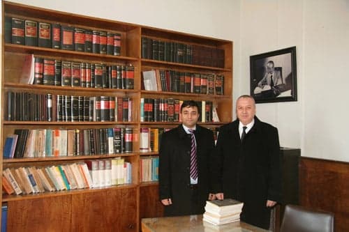 Av.Orhan Apaydın Ve Av.Burhan Apaydın'ın Kitapları Baromuza Bağışlandı 
