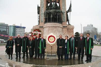 5 Nisan Avukatlar Gününü Kutlamıyoruz

