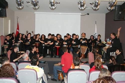 Engellerini Aştılar