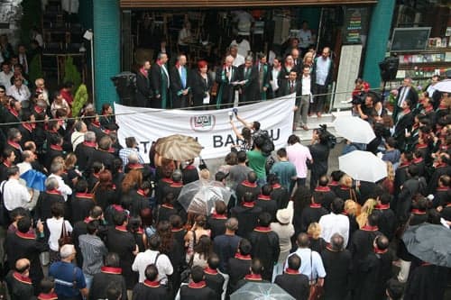 Avukatlardan Cmk’Da Yaşanan Sorunlara Tepki