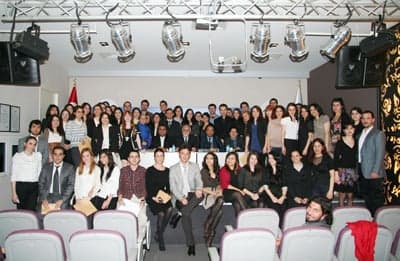 21. Dönem Hukuk İngilizcesi Ve Terminolojisi Derslerini Tamamlayanlara Katılım Belgeleri Verildi
