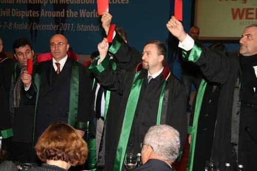 Cübbemize, Vatandaşın Hakkına Ve Hukukuna Sahip Çıkıyoruz! Arabuluculuğa Geçit Yok!