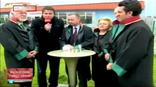 Hukuksuzluklara Karşı Direnen Avukatlar Dimdik Ayakta

