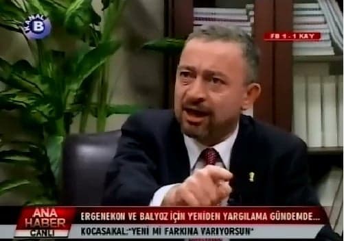 Topu Yargıya Atmaya Çalışıyorlar
