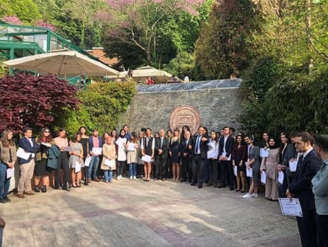 41. Dönem Hukuk İngilizcesi ve Terminoloji Derslerine Katılanlara Törenle Belgeleri Verildi