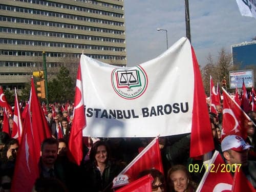 Yargıyı Siyasallaştırma Girişimine
Toplumsal Tepki 