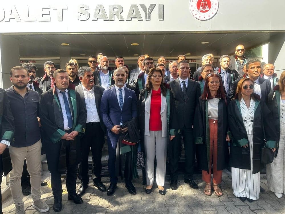 İstanbul Barosu Başkan ve Yöneticileri Tahir Elçi Cinayeti Davasinin Karar Duruşmasına Katıldı
