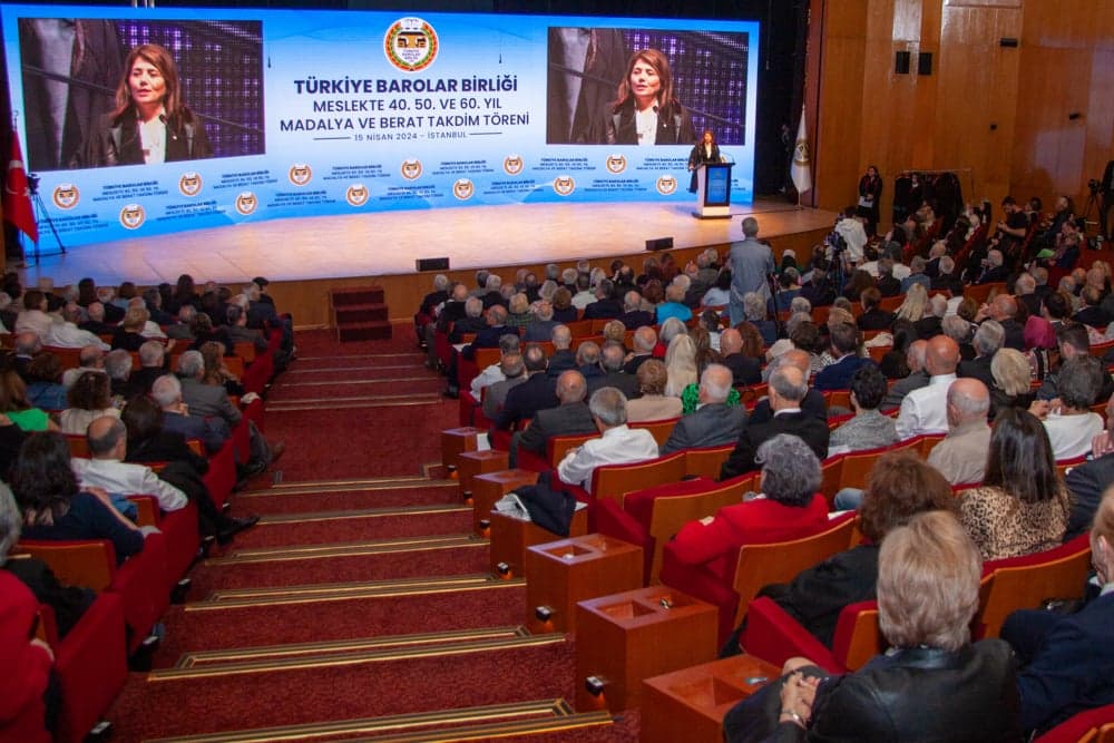 Meslekte 40, 50 ve 60 Yılını Dolduran Meslektaşlarımıza Plaket Verildi