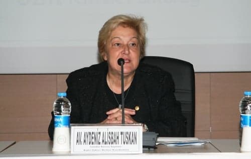 Sağlık Çalışanlarının Kadına Yönelik Şiddetin Önlenmesinde

Hukuki Ve Cezai Sorumluluğu 
