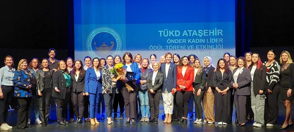 Türk Üniversiteli Kadınlar Derneği'nden Başkan Saraç'a Ödül