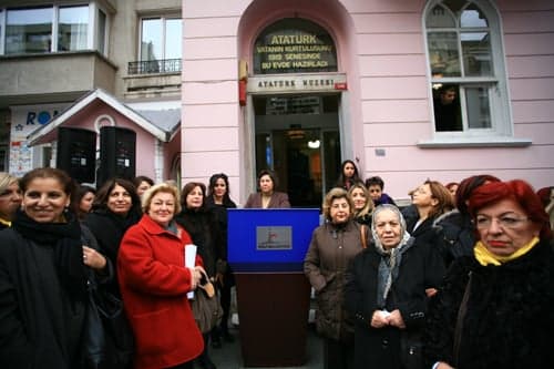 Kadına Yönelik Şiddetin Ortadan Kaldırılması İçin  Uluslar Arası Dayanışma Günü
