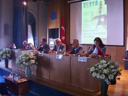 İnsan Hakları Kurultayı Marmara Üniversitesi Sultanahmet Konferans Salonunda Geniş Katılımla Devam Ediyor...