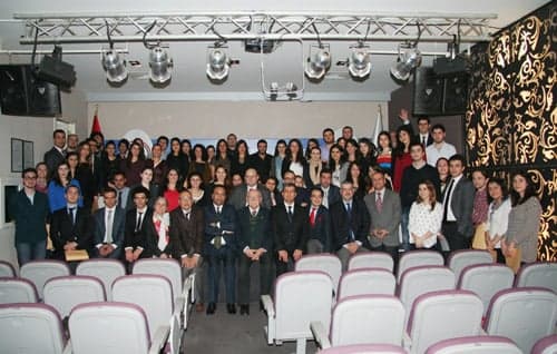 27. Dönem Hukuk İngilizcesi Ve Terminolojisi Derslerini Tamamlayan Avukat Ve Stajyer Avukatlara Katılım Belgeleri Verildi