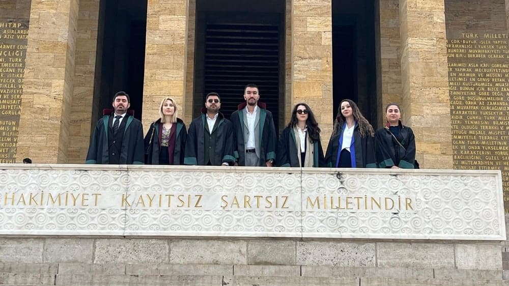 Genç Avukatlar Merkezimiz “Genç Avukatlara Yeni İş Alanları Yaratmayı Amaçlayan” Kanun Teklifini ve 9. Yargı Paketinde Adli Yardıma İlişkin Düzenlemeyi TBMM’de Grubu Bulunan Partilerle Görüştü