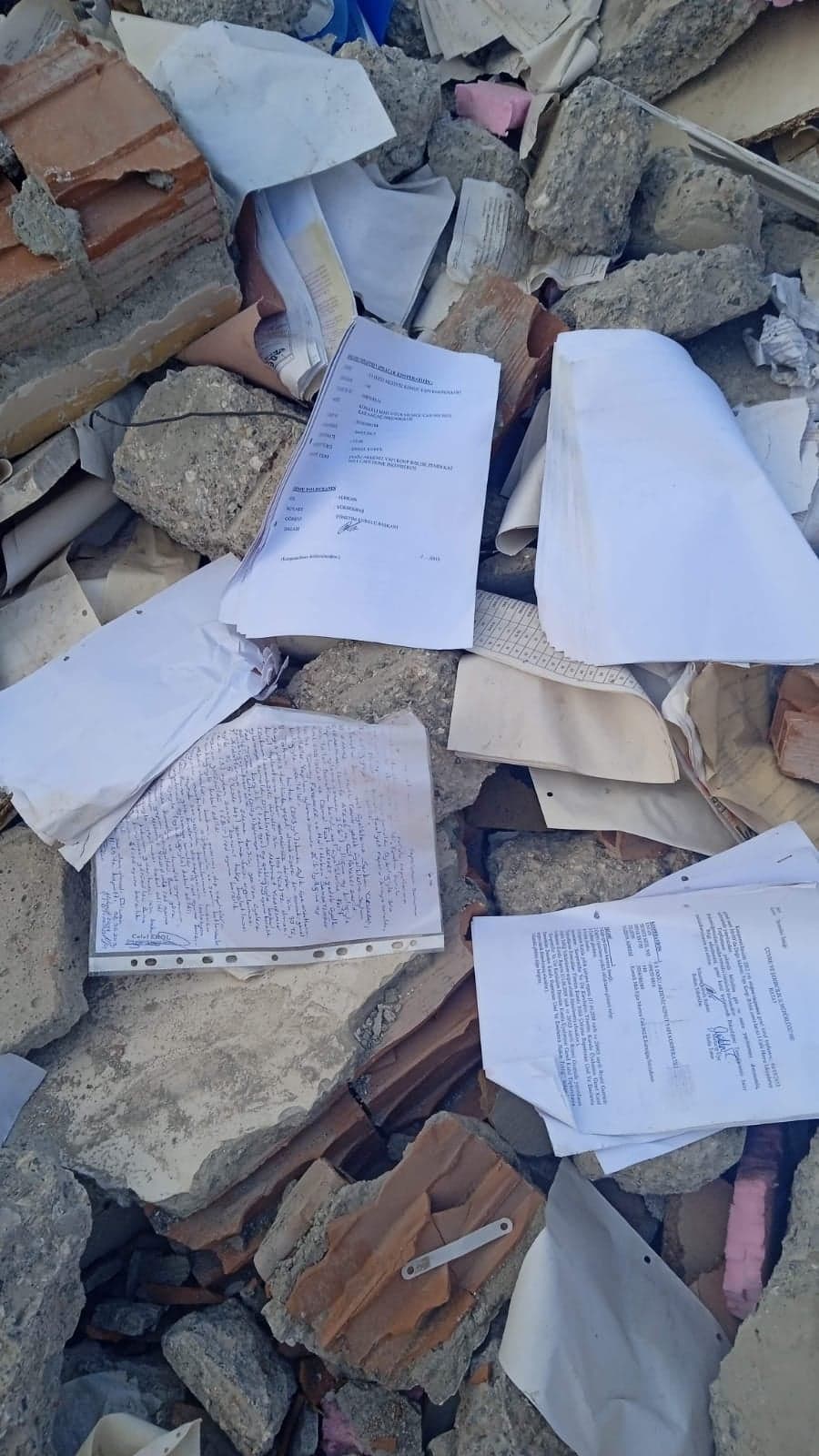 Hatay Çevre, Şehircilik ve İklim Değişikliği İl Müdürlüğü Enkazındaki Yeni Belgelerin Muhafazasını Talep Ettik