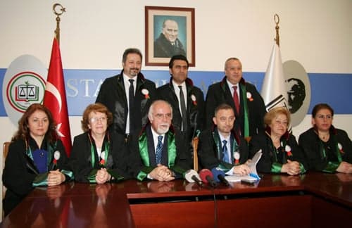 Savunma Dimdik Ayakta, İyi Ki Avukatlar Var!

