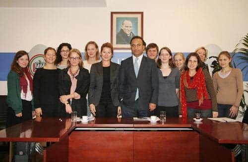 Almanyanın Berlin Kentin De Stajer Avukatlar Baromuzu Ziyaret Ettiler

