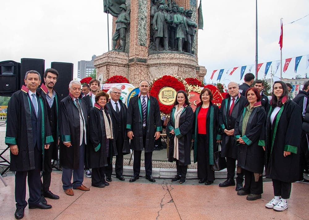 Taksim Cumhuriyet Anıtı’nda 19 Mayıs Töreni