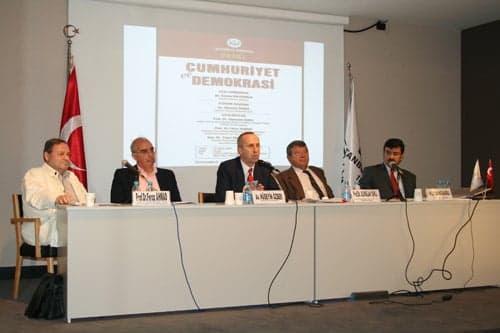 Cumhuriyet Ve Demokrasi Ayrı Şeyler Değildir