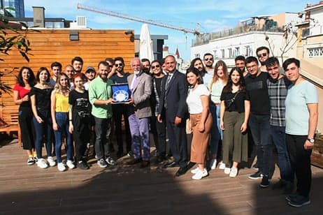 Eskişehir Anadolu Üniversitesi Tiyatro Grubu Başkan Durakoğlu’nu ziyaret etti