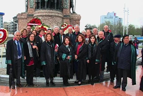 İstanbul Barosu, 23 Nisan Ulusal Egemenlik ve Çocuk Bayramında Taksim Cumhuriyet Anıtındaydı