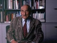 Prof. Dr. Av. İsmet Giritli
Yaşamını Yitirdi