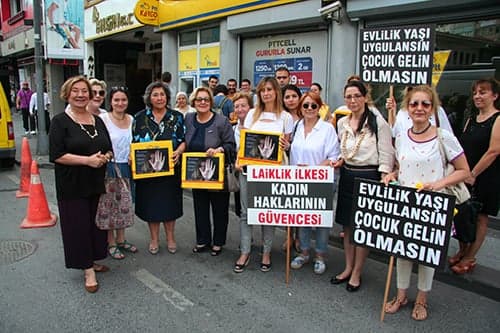 Kampanyada Toplanan Bir Milyonu Aşkın İmza 
Tbmm Başkanlığına Gönderildi