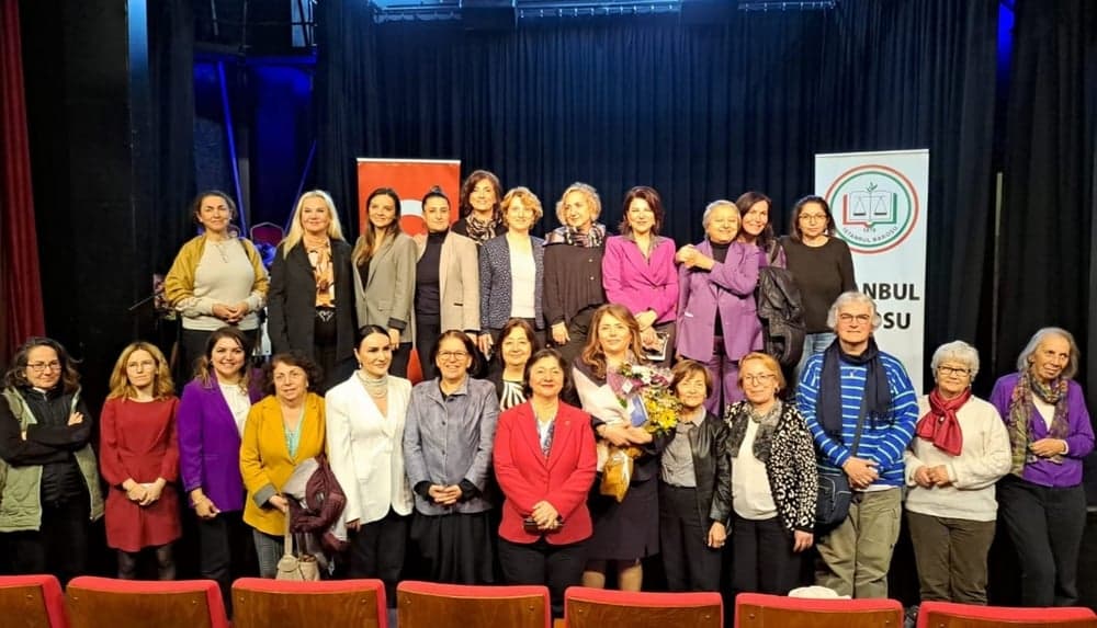 Kadın Olduğum İçin