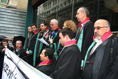 İstanbul Barosu İsrail’İn Gazze Saldırısını Kınadı