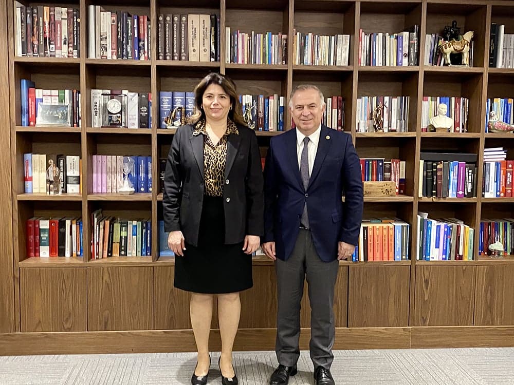 İstanbul Milletvekili Gökan Zeybek’ten Başkanımız Av. Filiz Saraç’a Ziyaret