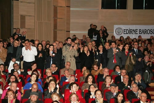 İstanbul Barosu Olağanüstü Genel Kurul Kararı: ‘Başkan Ve Yönetim Kurulu Görevinin Başındadır. İrademize Sahip Çıkıyoruz”

 - 83