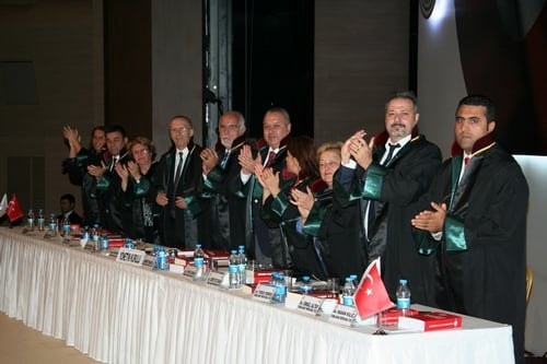 Ümit Kocasakal İstanbul Barosu Başkanlığına Yeniden Seçildi 

 - 164