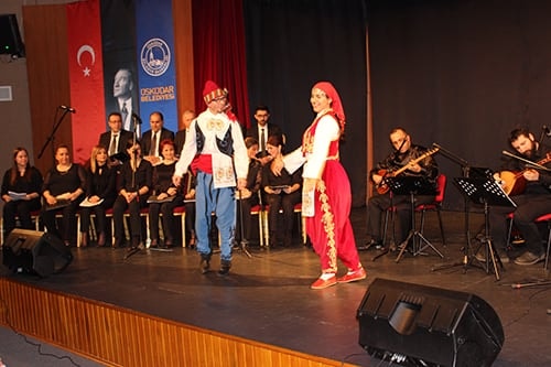 Türk Halk Müziği Topluluğu Konser Verdi
 - 10