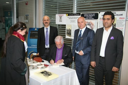 Av. Münir Göker Kitaplarını İmzaladı
 - 5