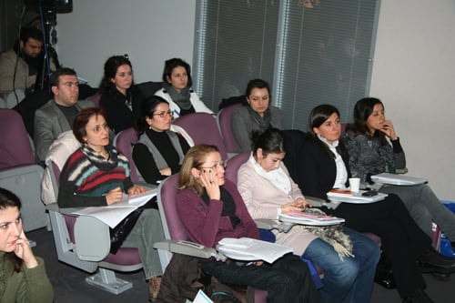Kadın Hakları Ve Aile İçi Şiddet Semineri Devam Ediyor
 - 18