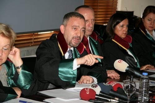 Yolsuzluk İddialarını Kapatılmış Saymak Hukuken Mümkün Değildir

 - 22