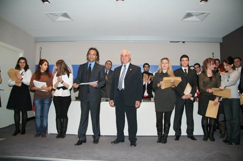 16. Dönem İngilizce Derslerine Katılanlara Katılım Belgeleri Verildi - 11