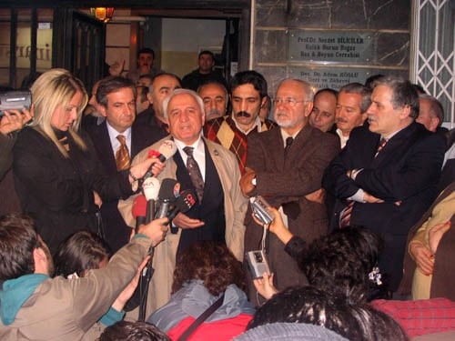 Adalet Bakanlığının Yeni Genelgesi Üzerine Avukat Behiç Aşçı Eylemine Son Verdi