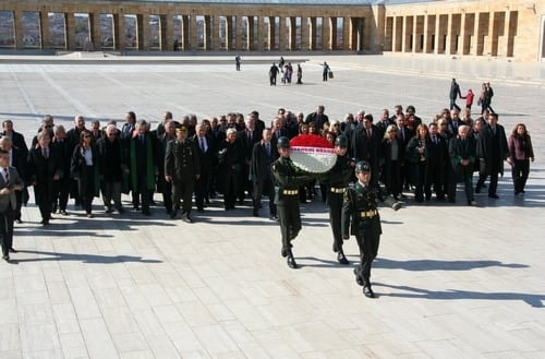 İstanbul Barosu Heyeti Anıtkabir’De Ata’Nın Huzurunda

 - 18