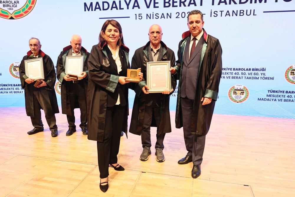 Meslekte 40, 50 ve 60 Yılını Dolduran Meslektaşlarımıza Plaket Verildi - 272
