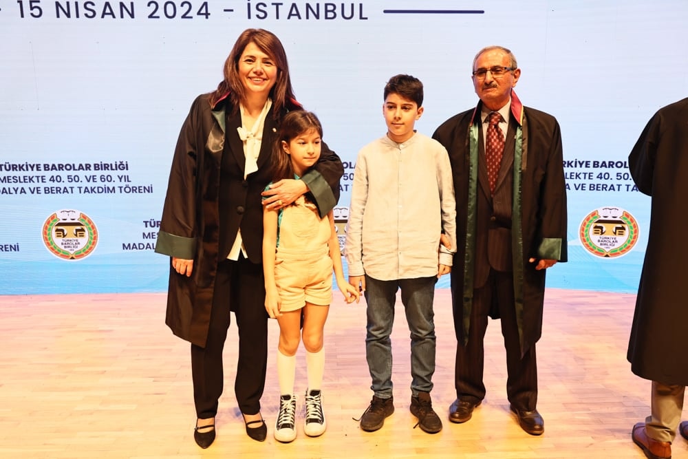 Meslekte 40, 50 ve 60 Yılını Dolduran Meslektaşlarımıza Plaket Verildi - 240