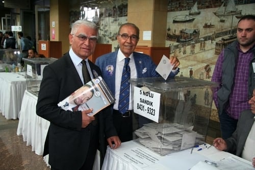 Ümit Kocasakal İstanbul Barosu Başkanlığına Yeniden Seçildi 

 - 219